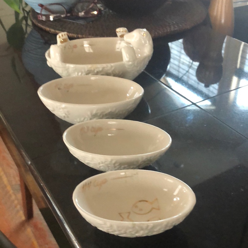 Rare Anthropologie polar bear measuring cups